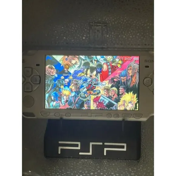 White psp 2000 w/charger & new battery - Picture 3 of 8
